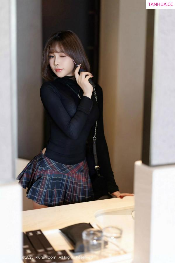 陈芝 芝芝Booty [XiuRen]高清写真图 2025.02.27 No.9944 徐莉芝Booty 黑丝美腿第12张图片